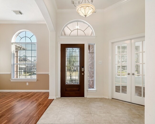 Building Photo - 24915 Pikecrest Dr