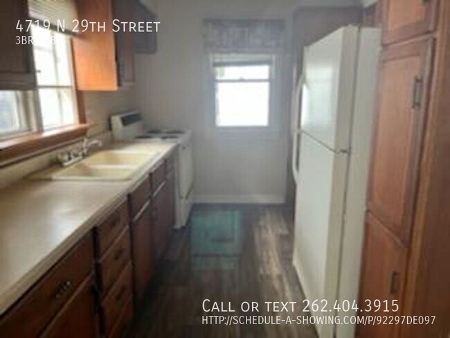 Building Photo - Three Bedroom Single Family Home