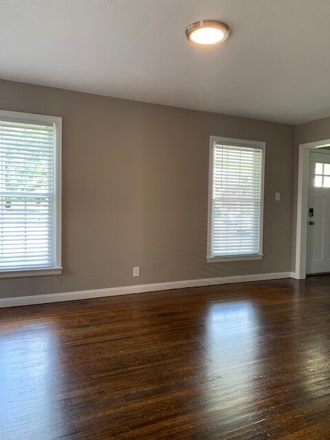 Building Photo - 827 W 44th St