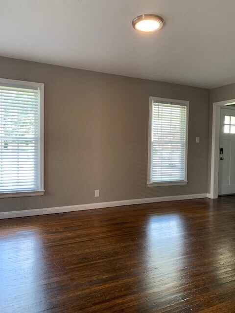 Foto del edificio - 827 W 44th St