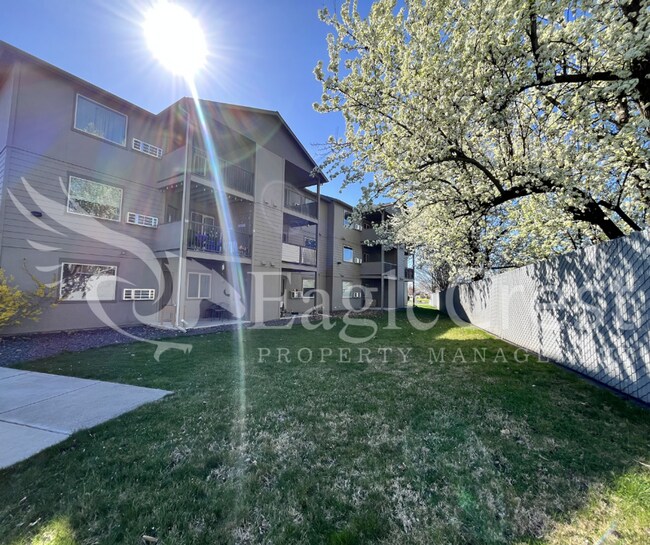 Foto del edificio - Two Bedroom, One and a Half Bathroom Unit