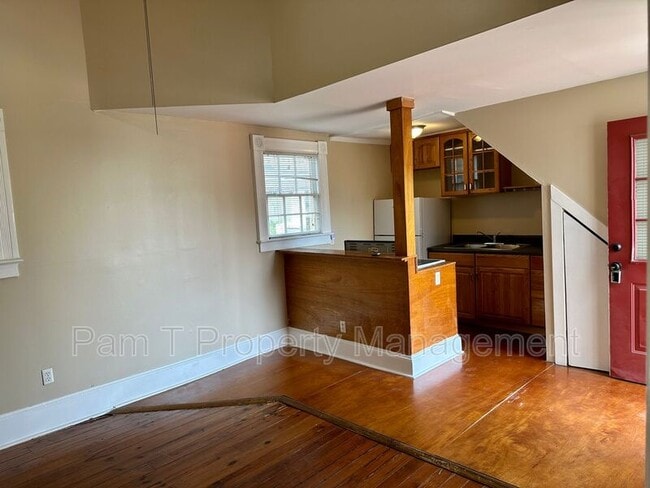 Building Photo - 124 E Henry St
