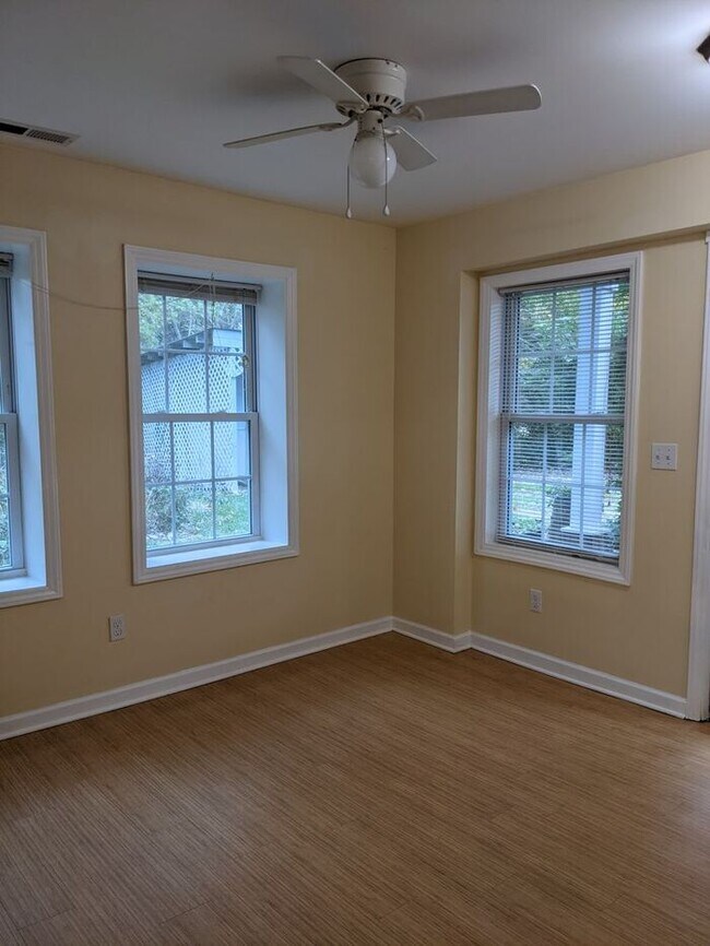 Foto del edificio - Charming West Asheville Basement Apartment