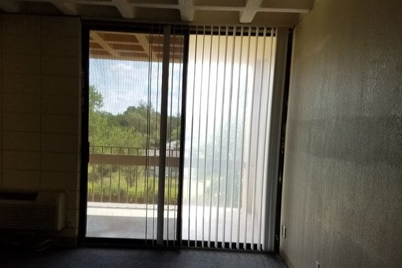 Living area - 2600 N Grove St