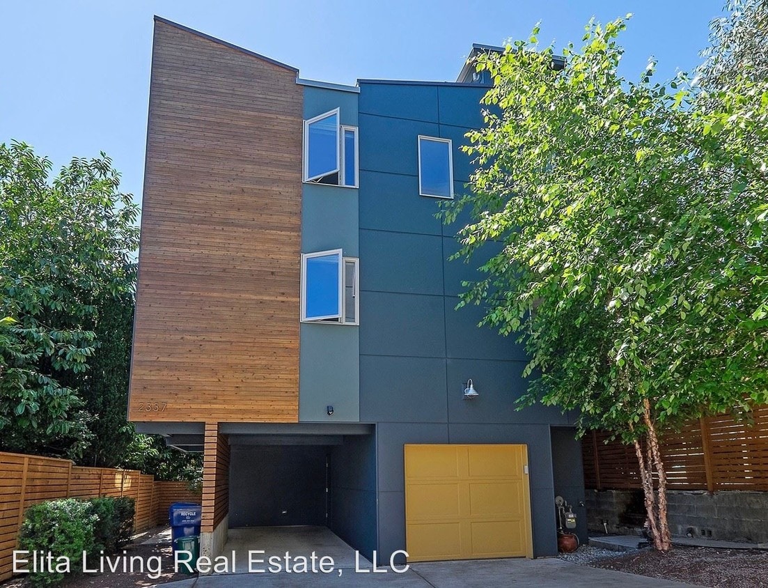 Primary Photo - 4 br, 4 bath House - 2337 W. Newton St.