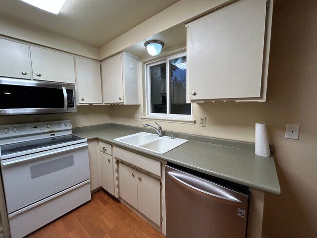 Foto del edificio - 5952 Longdin Rd