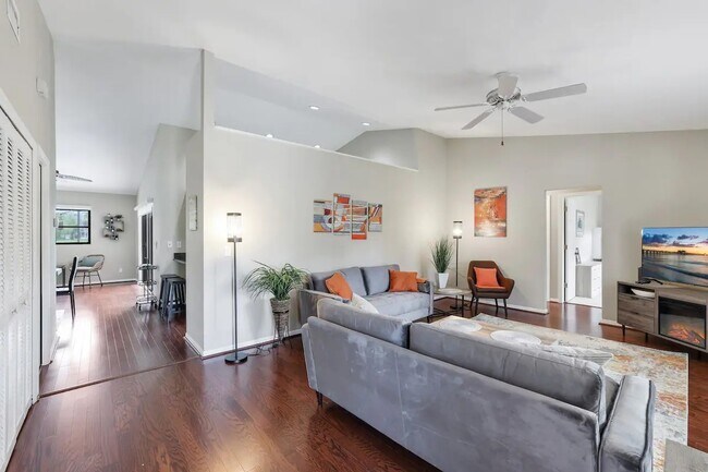 Foto del edificio - 1206 Forest Lakes Blvd
