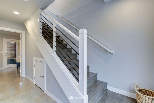Building Photo - Beautiful 2 Bed 2 Bath Townhouse in Seattle