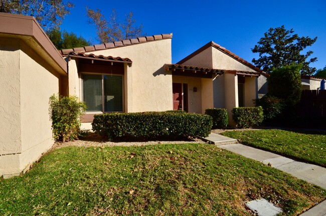 Building Photo - Updated 2 Bedroom Anaheim Hills Townhome