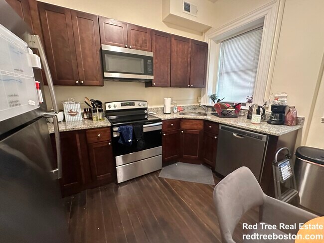 Foto del edificio - 1463 Beacon St