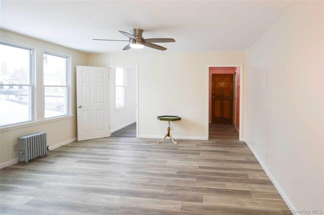 Foto del edificio - 24-10 Gillmore St