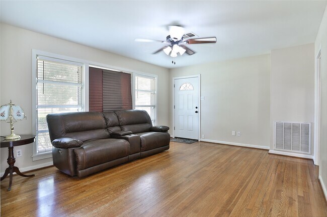Foto del edificio - 1321 Thornton Rd