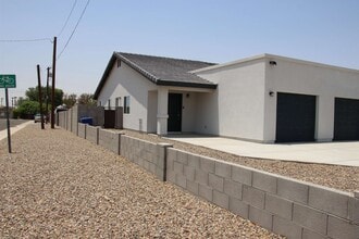 Building Photo - 692 13th Ave