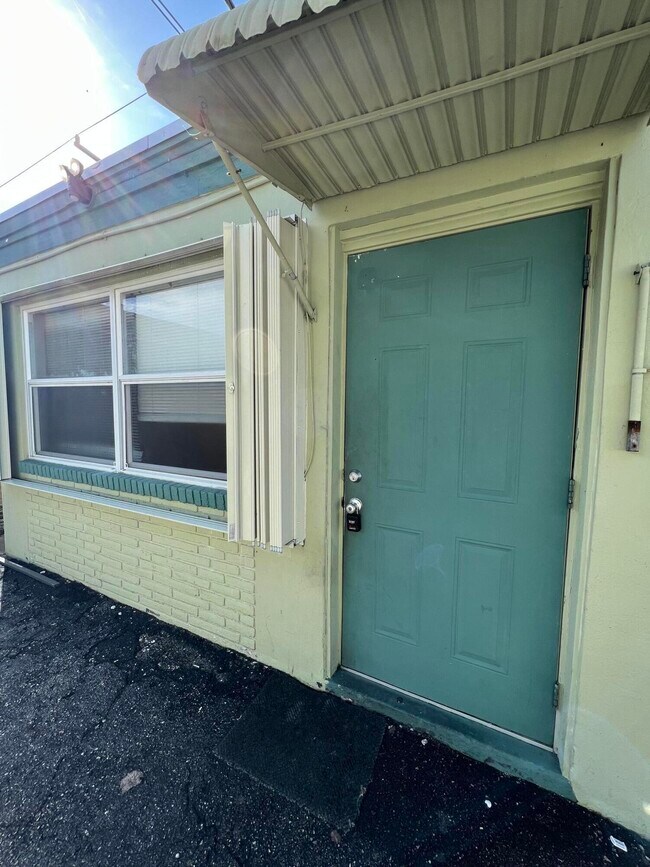 Building Photo - 428 Malverne Rd