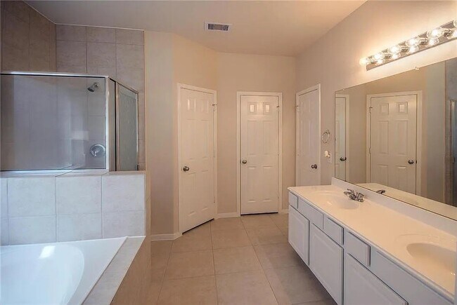 Foto del edificio - 8911 Willow Wind Ln