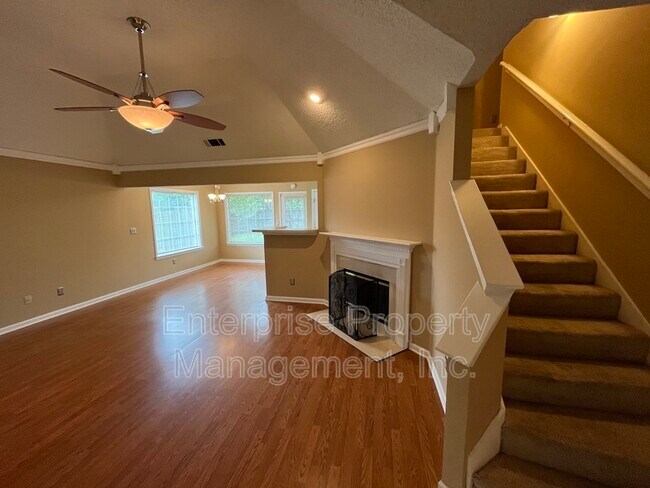 Building Photo - 8642 Pantherburn Cir N