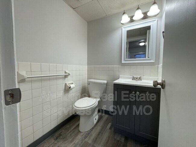 Building Photo - 3335 E Linwood St