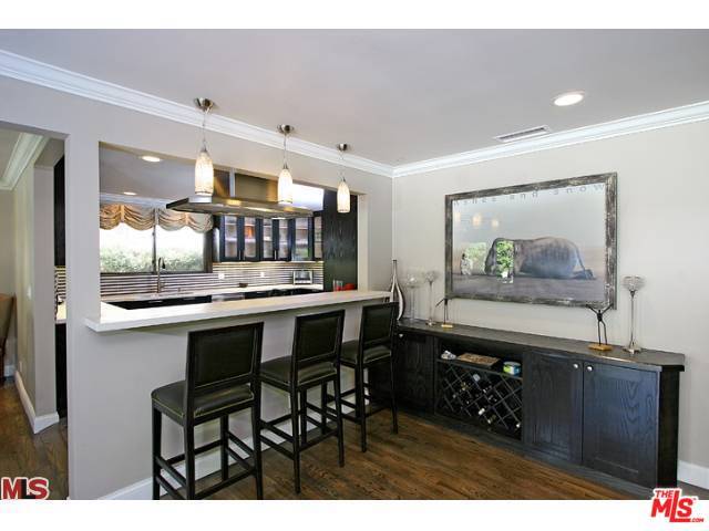 Foto del edificio - 2001 Coldwater Canyon Dr