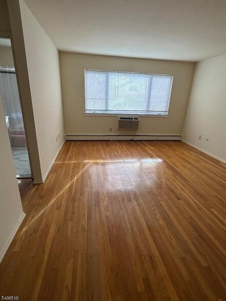 Photo - 573 Broughton Ave Apartment