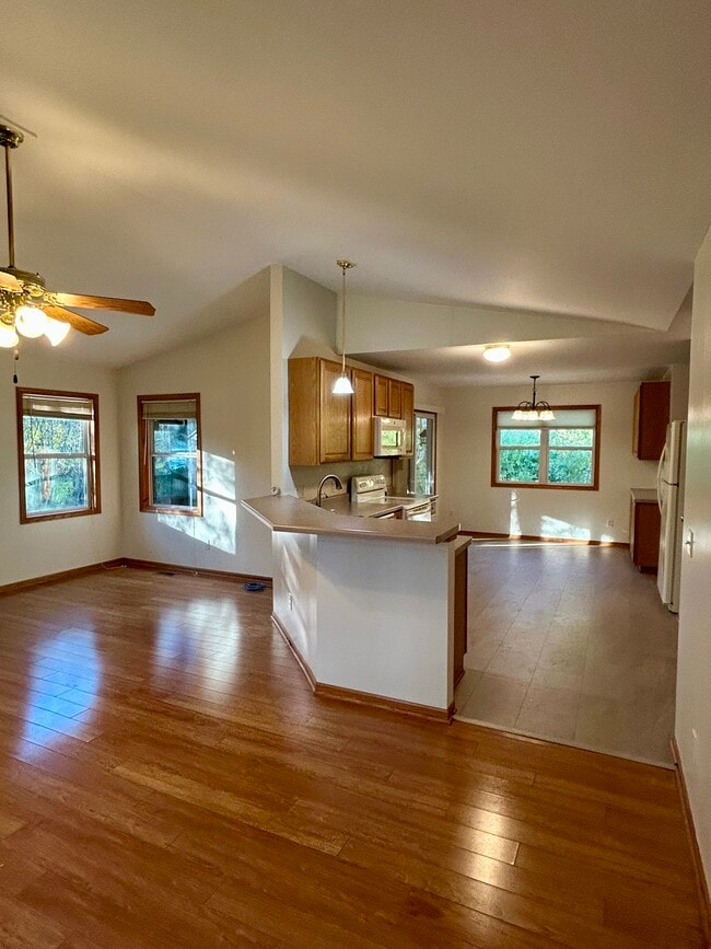 Building Photo - 6516 Shore Ln