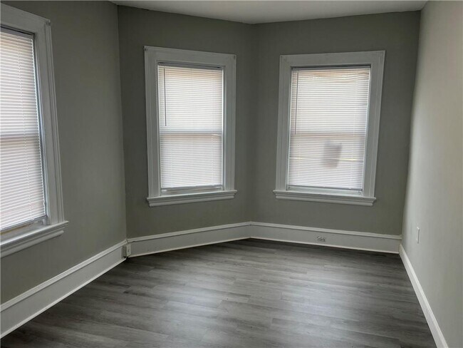 Building Photo - 645 Cranston St