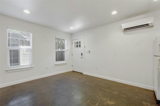 Building Photo - 4805 Brighton Rd