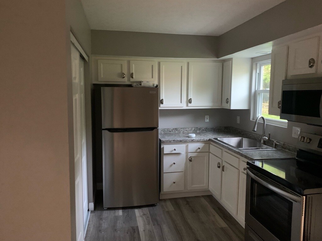 Foto principal - 403 Railroad St