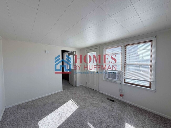 Building Photo - 331 S Barker Ave