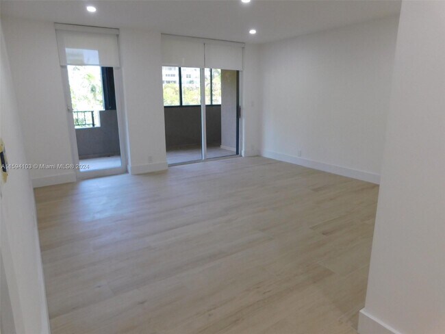 Building Photo - 251 Crandon Blvd