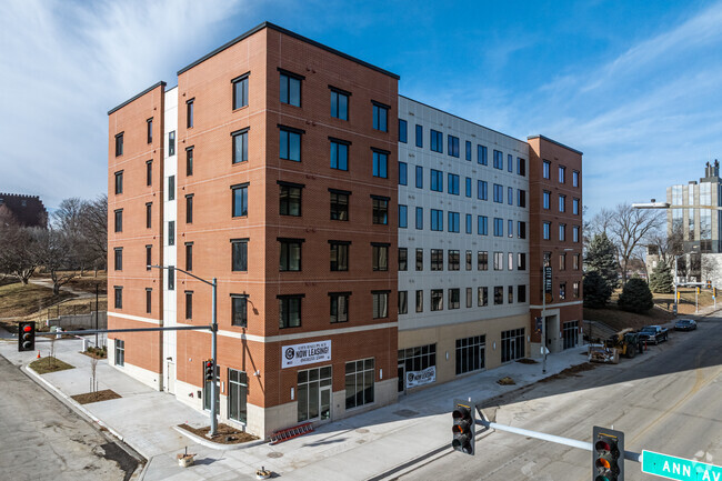 Building Photo - City Hall Place