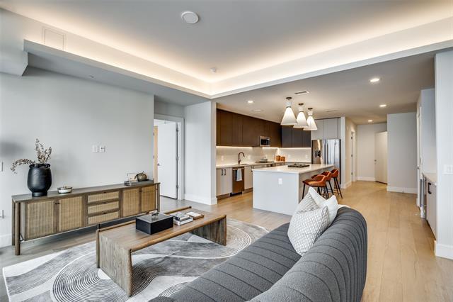 Building Photo - 8119 Douglas Ave