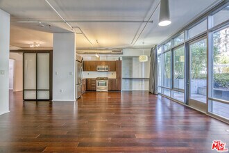 Building Photo - 1100 S Hope St