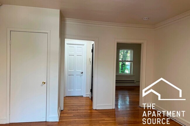 Foto del edificio - 1421 W Hutchinson St