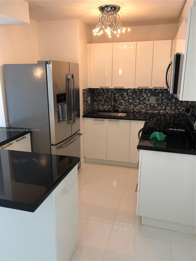 Foto del edificio - 3755 NE 167th St