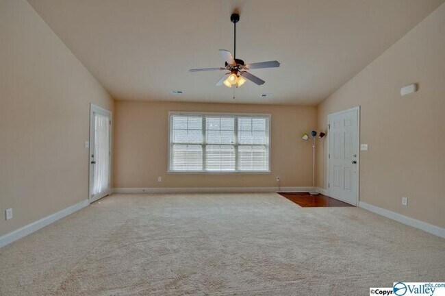 Building Photo - 120 Forest Glade Dr