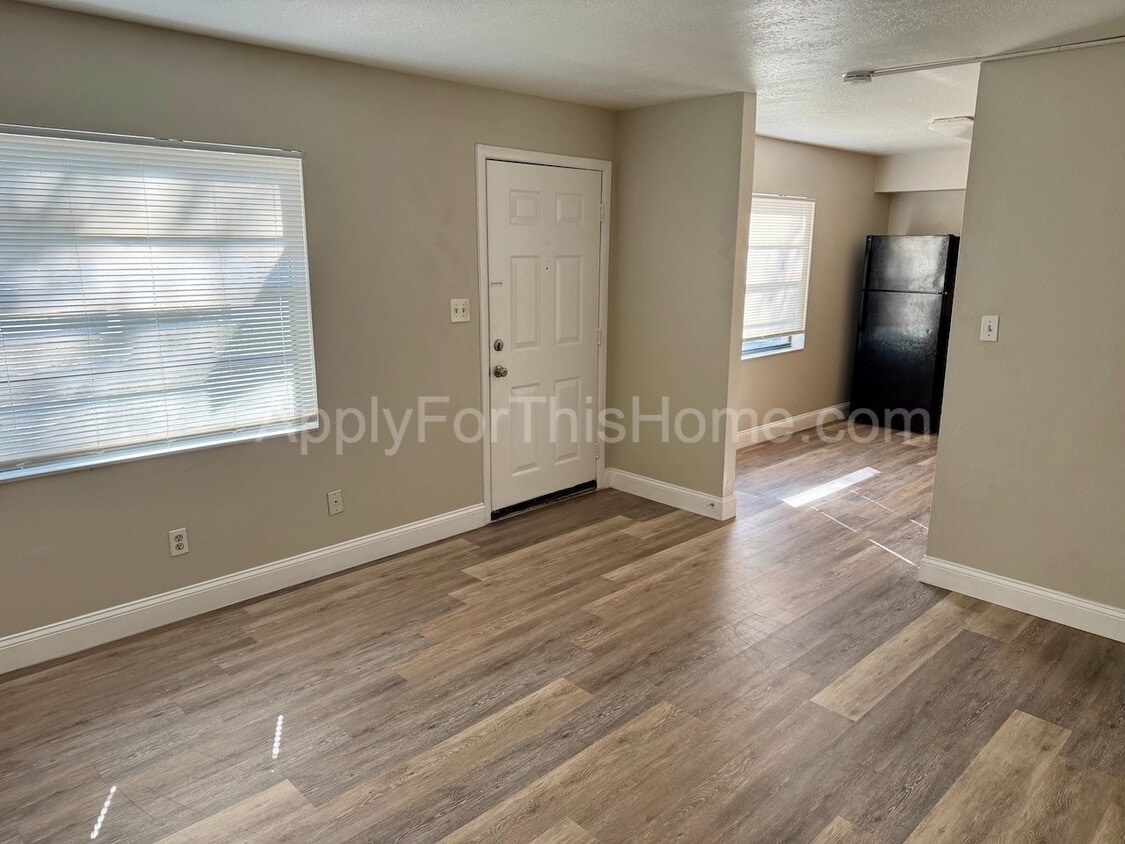 2 Bedroom Apartment - Busch Gardens Area - 2 Bedroom Apartment - Busch Gardens Area