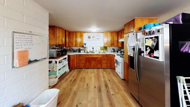Building Photo - 818 S Canyon Dr