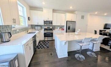 Building Photo - 6 McCluskey Pl