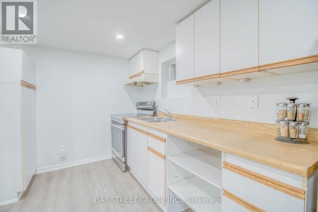 Photo du bâtiment - 65 Davis Rd