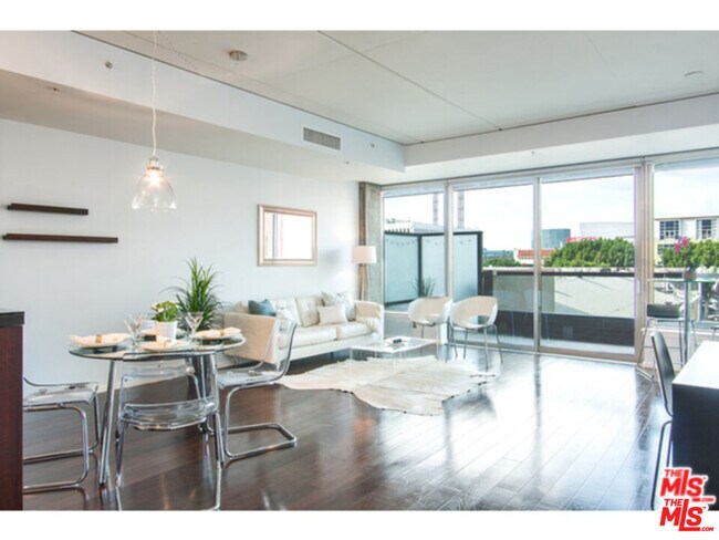 Foto del edificio - 1155 S Grand Ave