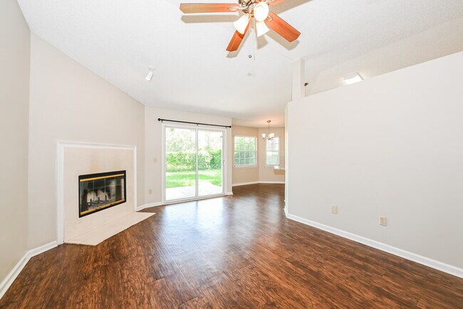 Foto del edificio - 449 Baybrook Dr