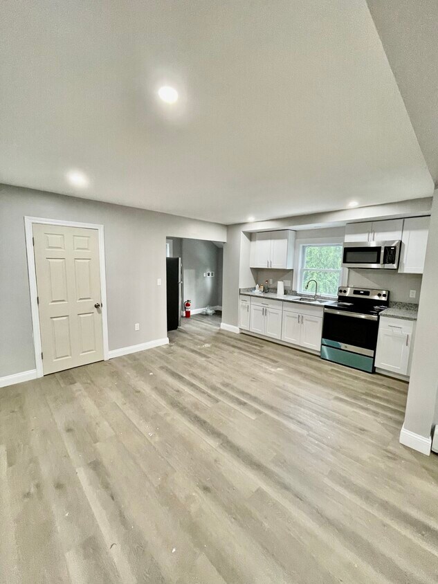 58 Lake St Unit 1, ster, MA 01570 Condo for Rent in ster, MA