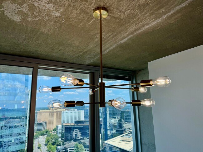 Foto del edificio - REALM Condominium in Buckhead | Largest 1 Bedroom Move-in Ready 23rd Floor