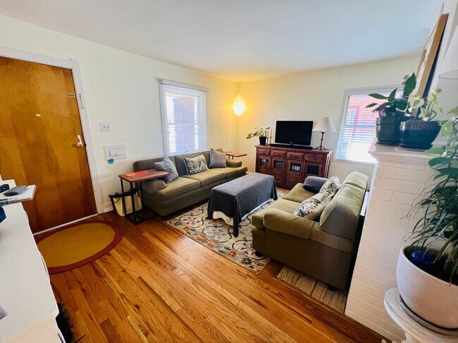 Foto del edificio - $0 DEPOSIT OPTION! ROSEDALE SUBDIVISION, CHARMING BRICK RANCH, PARTIALLY FINISHED BASMENT, 3 BED,...