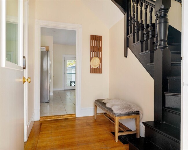 Building Photo - 87 College Ave