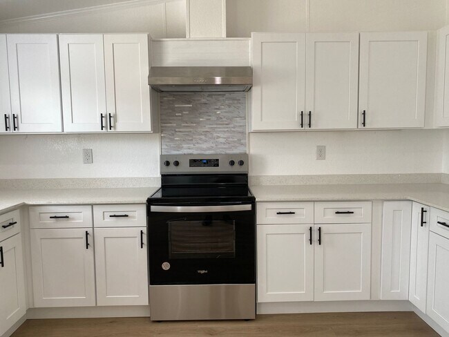 Building Photo - 3 Bedroom 2bath + office on almost 1/2 acr...