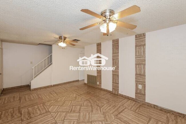 Building Photo - MOVE IN SPECIAL! Charming 2-bedroom Townhome for Rent