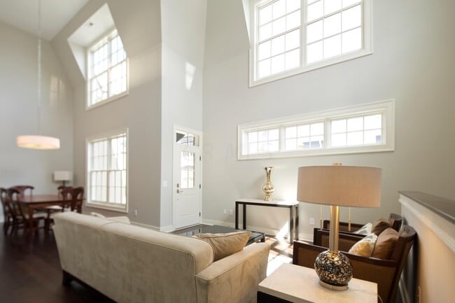 Building Photo - 84 N 6th St