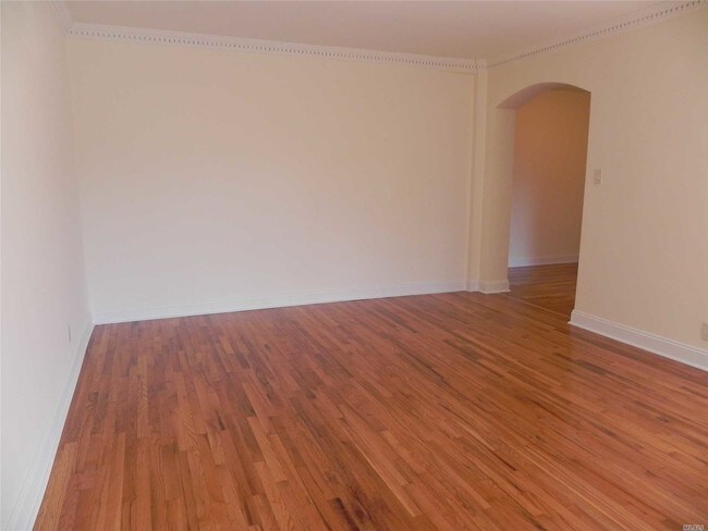 Foto del edificio - 160 S Middle Neck Rd