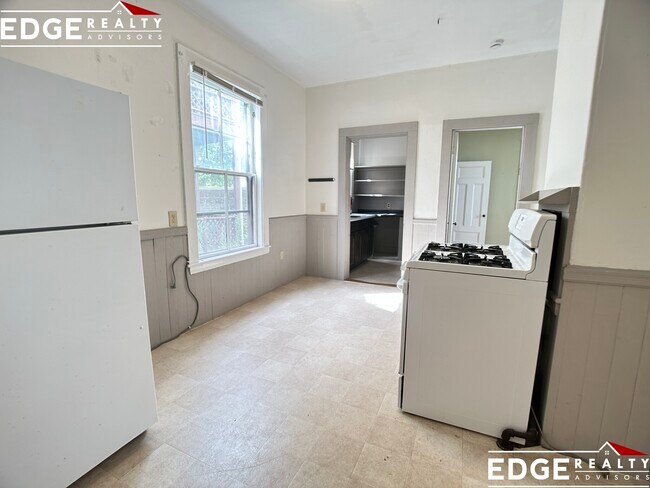 Foto del edificio - 55 Rindge Ave